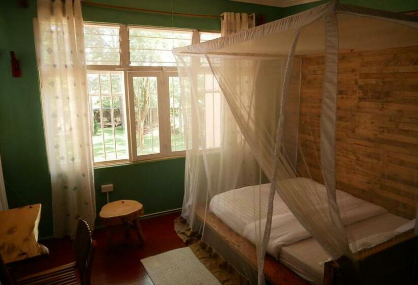 اتاق استاندارد با چشم‌انداز باغ, Jinja Backpackers