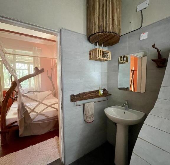 اتاق استاندارد, Jinja Backpackers