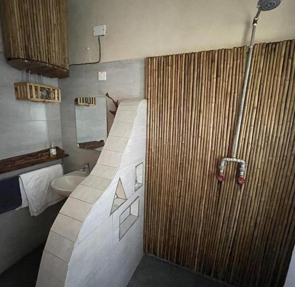 اتاق استاندارد, Jinja Backpackers