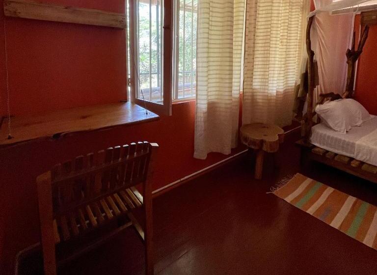اتاق استاندارد, Jinja Backpackers