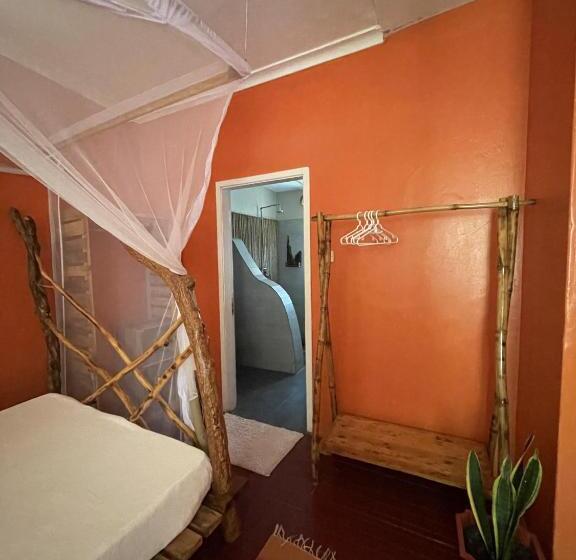 اتاق استاندارد, Jinja Backpackers