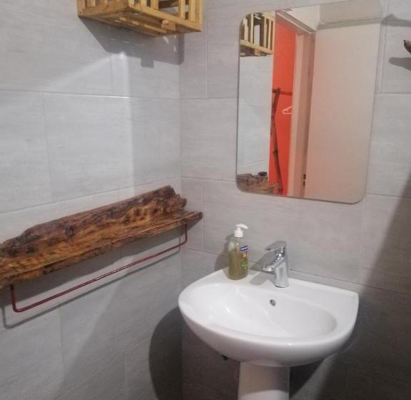 اتاق استاندارد, Jinja Backpackers