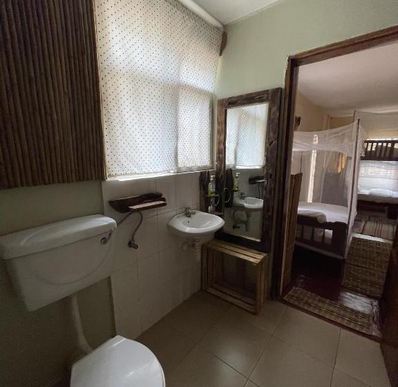 تختخواب در اتاق مشترک, Jinja Backpackers