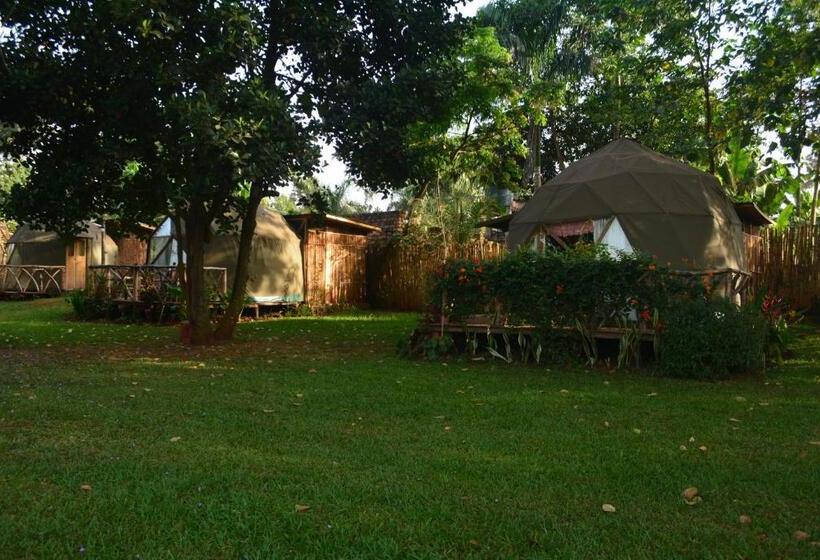 چادر با خدمات رفاهی استاندارد, Jinja Backpackers