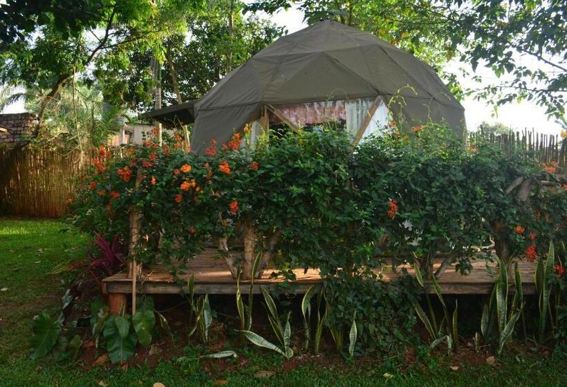 چادر با خدمات رفاهی استاندارد, Jinja Backpackers