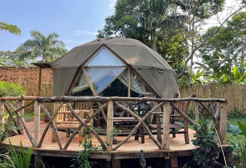 چادر با خدمات رفاهی استاندارد, Jinja Backpackers