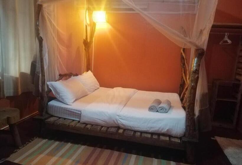 اتاق استاندارد, Jinja Backpackers