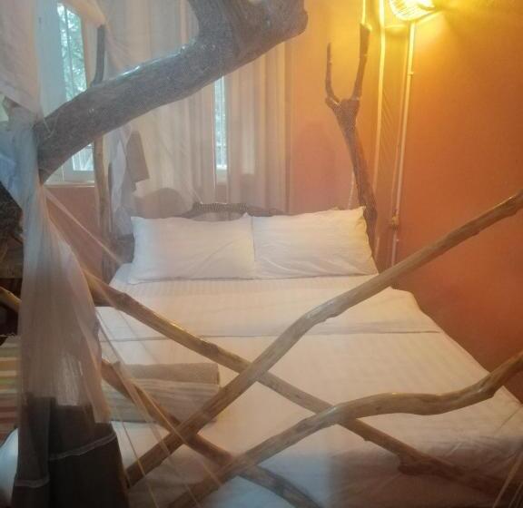 اتاق استاندارد, Jinja Backpackers