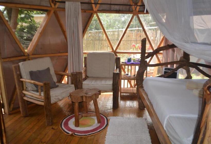 چادر با خدمات رفاهی استاندارد, Jinja Backpackers