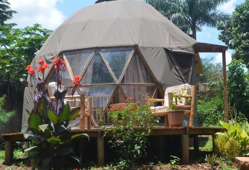 چادر با خدمات رفاهی استاندارد, Jinja Backpackers