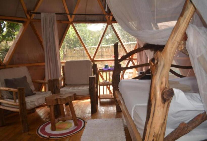 اتاق خانوادگی, Jinja Backpackers