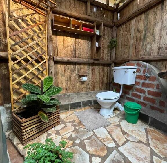 اتاق خانوادگی, Jinja Backpackers