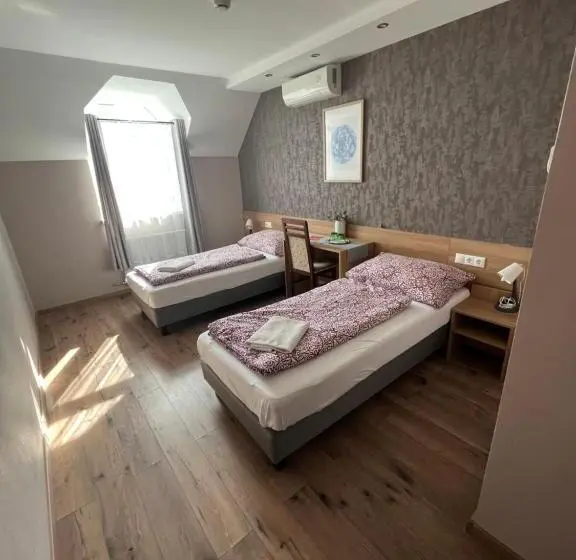 スタンダードルーム, Centrál Borház étterem és Panzió
