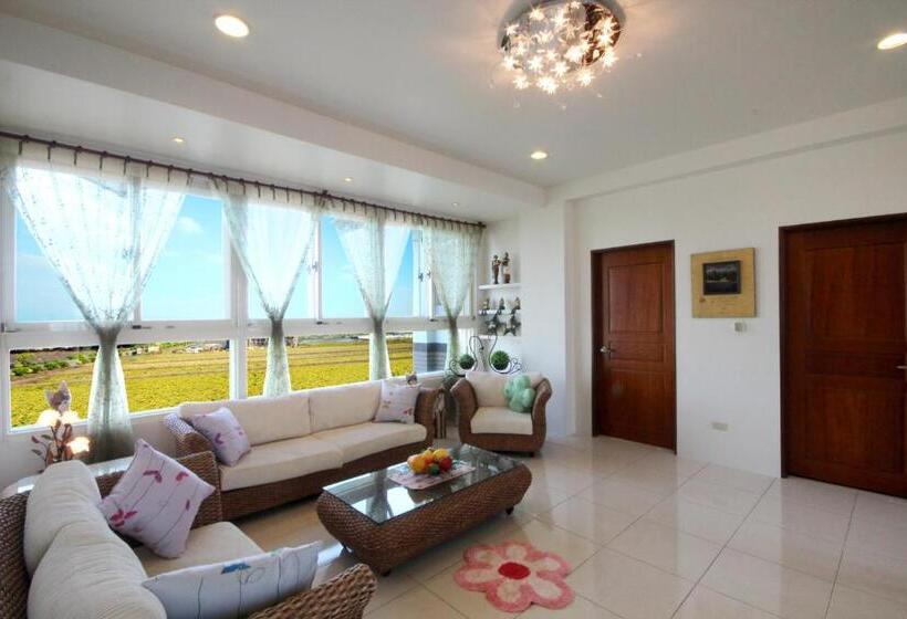 اتاق خانوادگی, Clover 248 B&b
