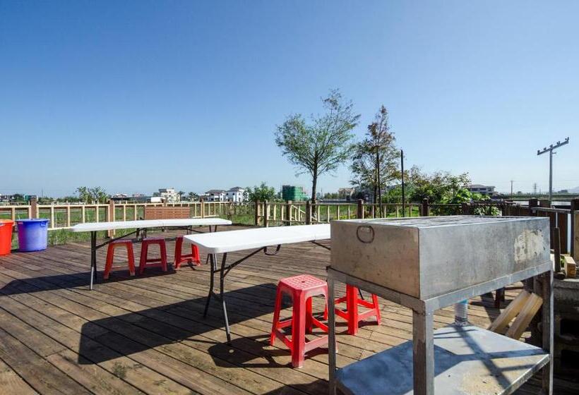 اتاق خانوادگی, Clover 248 B&b