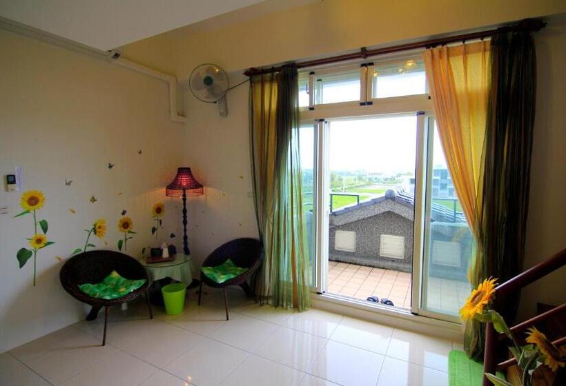 اتاق خانوادگی, Clover 248 B&b