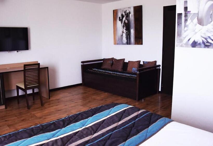 اتاق خانوادگی, Brit Hôtel Confort   La Tour Blanche