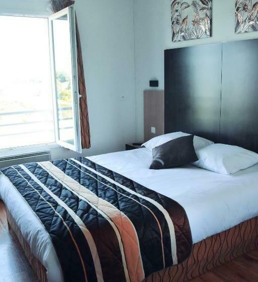 اتاق استاندارد با چشم‌انداز دریاچه, Brit Hôtel Confort   La Tour Blanche