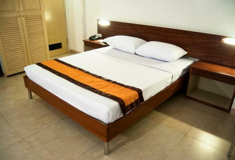 Camera Deluxe, M Suites