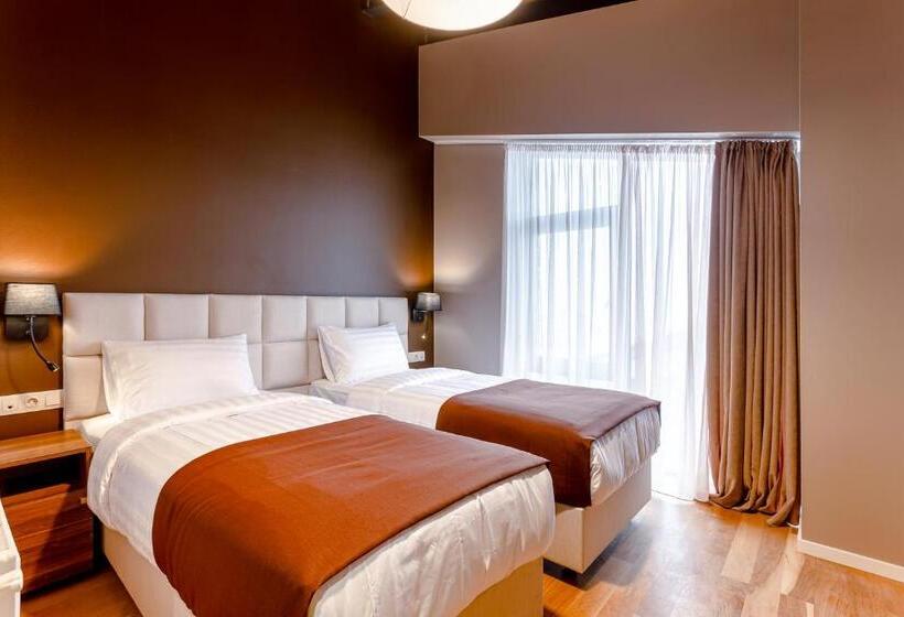 اتاق خانوادگی, Tsiga