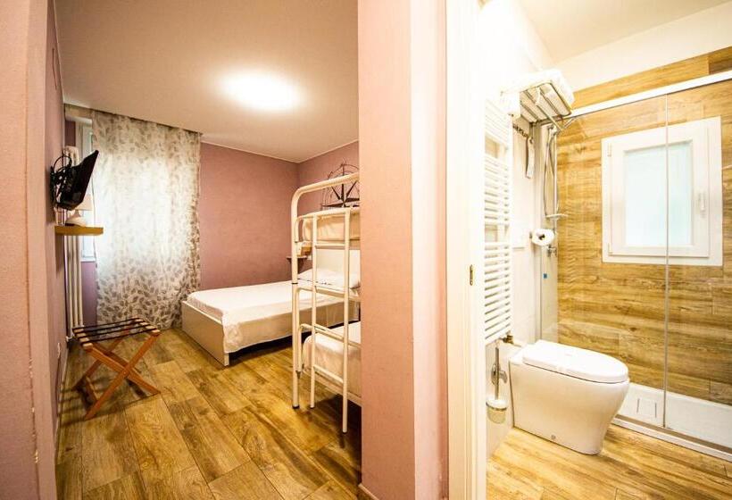 标准三人间, Sweet Harbour B&b