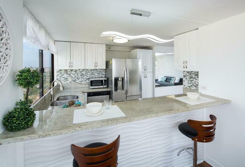 Апартаменты Пентхаус 1 Спальня, Waikiki Penthouse @ The Monarch
