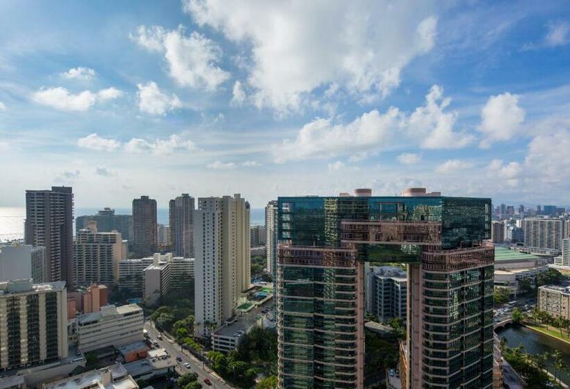 1 Bedroom Penthouse Apartment, Waikiki Penthouse @ The Monarch