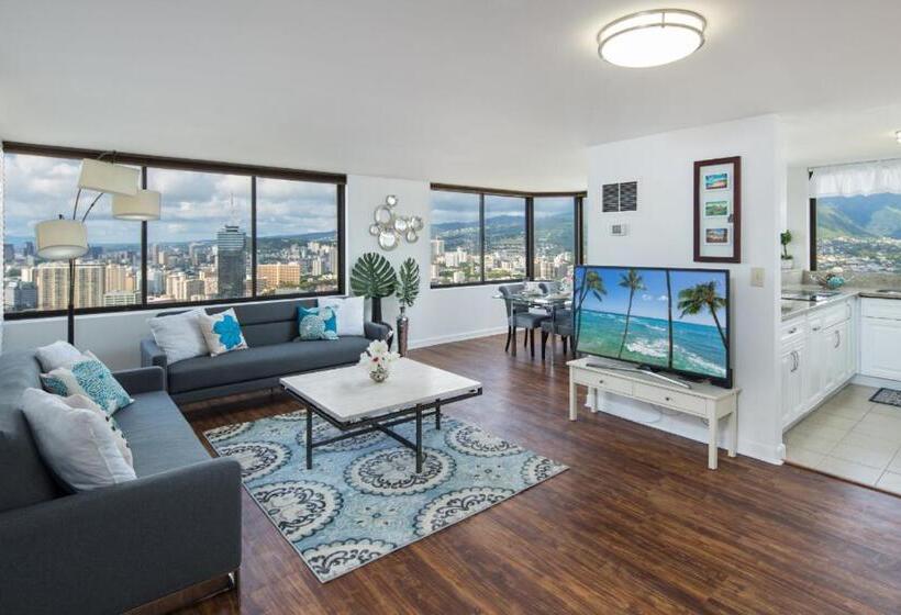 1 Bedroom Penthouse Apartment, Waikiki Penthouse @ The Monarch