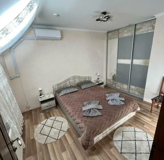 سوئیت با بالکن, вікторія