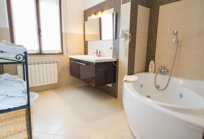 غرفة قياسية مع حمام خارجي, B&b Villa Filetta