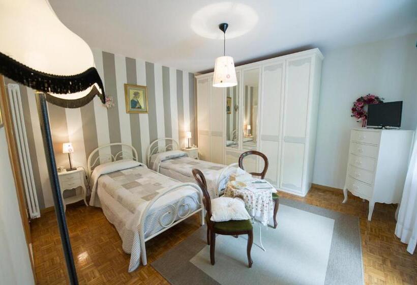 غرفة قياسية مزوَّدة بشُرفة, B&b Villa Filetta