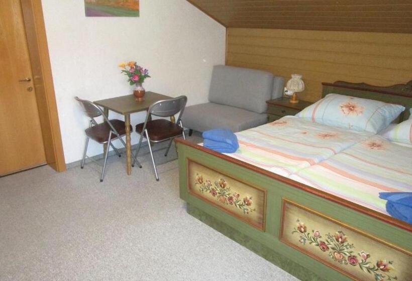 家庭间, Haus Elena