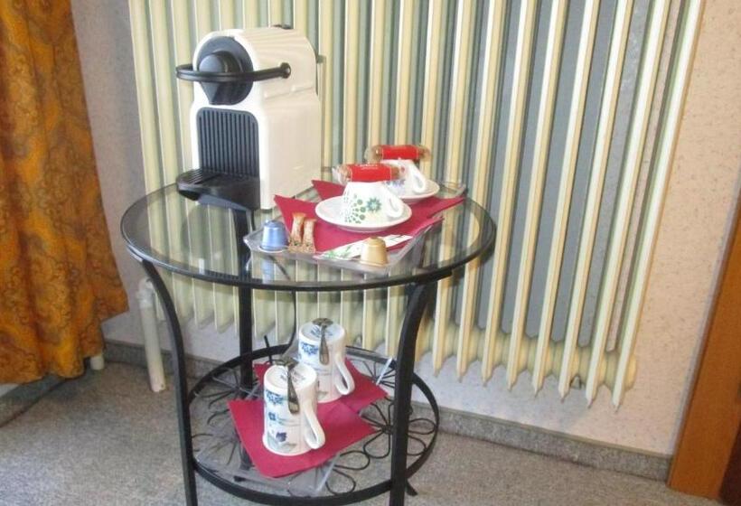 家庭间, Haus Elena