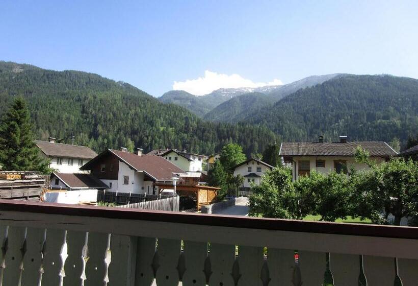 家庭间, Haus Elena