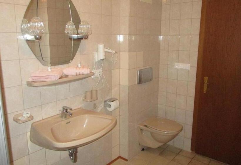 高级大房间, Haus Elena