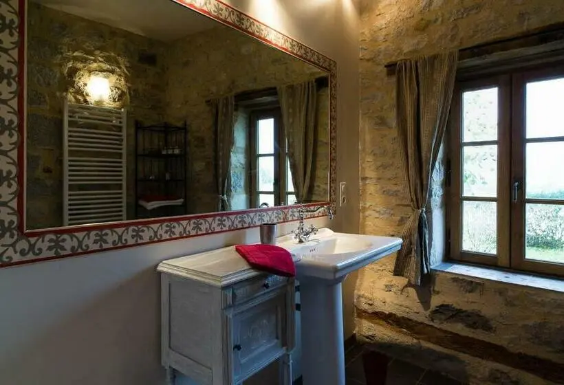 プールの見えるスーペリアルーム, La Bruyle   Chambre D Hôtes De Charme