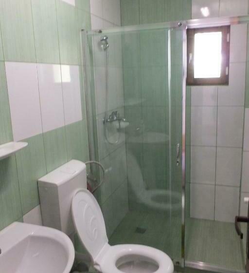 غرفة قياسية, Pensiunea Piatra Mandrutului