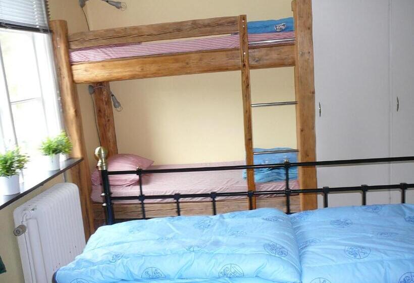 חדר משפחתי חדר אמבטיה משותף, Lönneberga Vandrarhem & Hostel