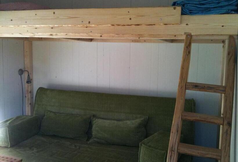Трехместный Номер Базовый, Lönneberga Vandrarhem & Hostel