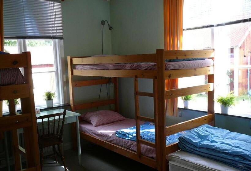 חדר משפחתי חדר אמבטיה משותף, Lönneberga Vandrarhem & Hostel