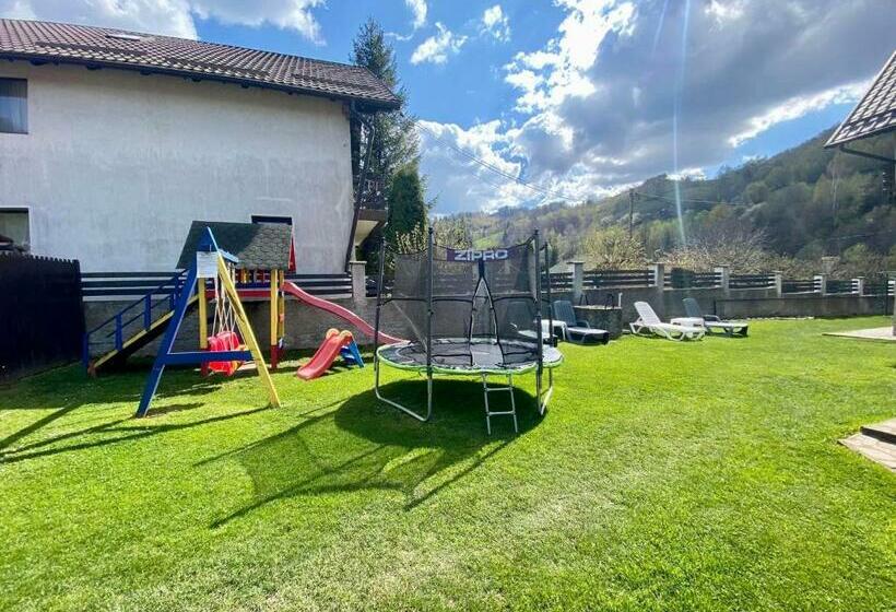 이코노미 룸, Casa Dintre Vai