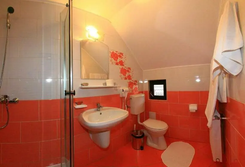 ベーシックトリプルルーム, Casa Dintre Vai