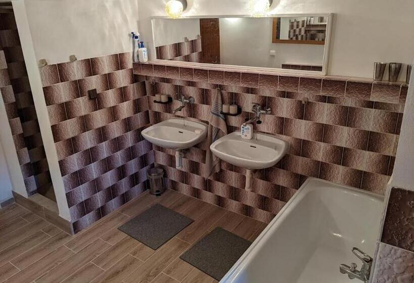 Апартаменты 1 Спальня Нижний Этаж, Chalupa U Rybníka Střehom