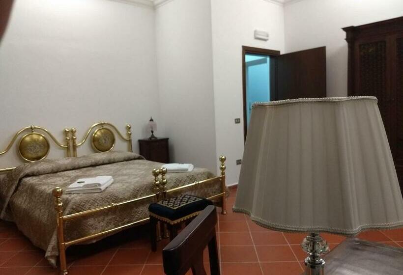 غرفة قياسية, Castel Di Pietra