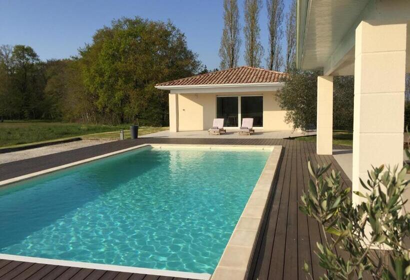 Номер Стандарт Вид на Бассейн, Chambre D Hôtes Ama