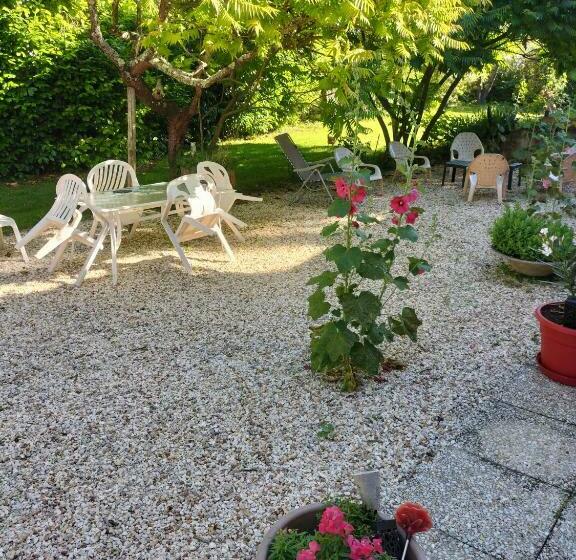 غرفة قياسية, Chambre De Caractere