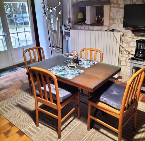 غرفة قياسية, Chambre De Caractere