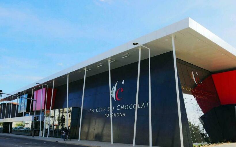 شقة غرفة واحدة مطلة على حمام السباحة, Coeuraccords, Spa & Bien être Au Calme Naturiste Toute L Année