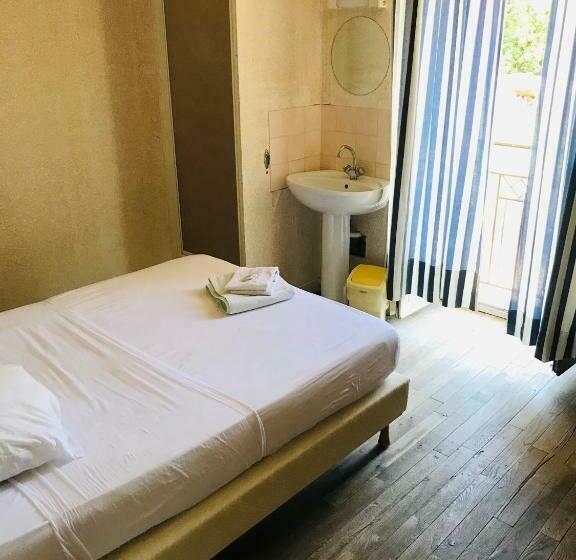 חדר סטנדרט, De La Gare