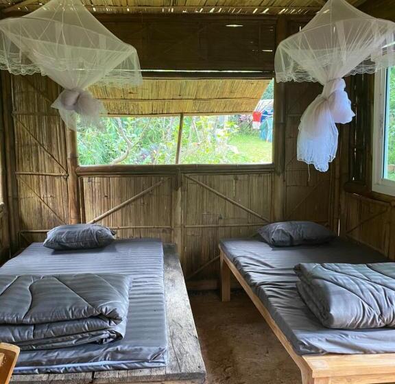 家庭房间共用浴室, Khaokhopimphupha Farmstay เขาค้อพิมภูผาฟาร์มสเตย์ ไม่มีไฟฟ้า น้ำจากน้ำตกธรรมชาติ Low Cabon With Sust